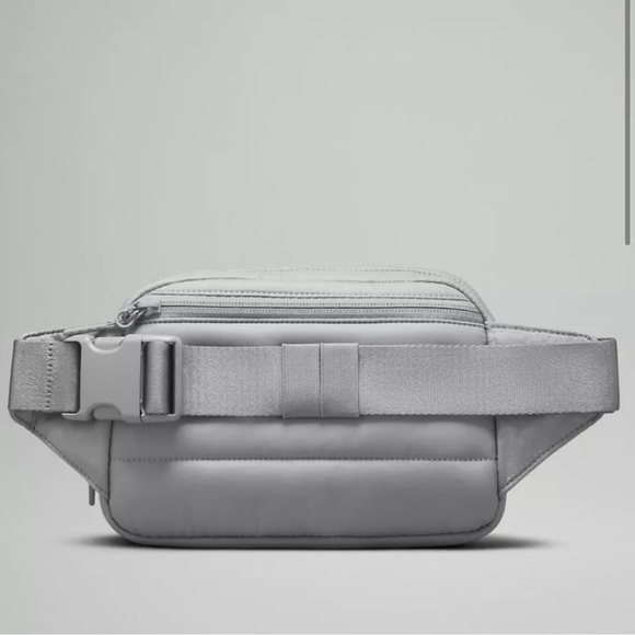 Lululemon Everywhere Belt Bag Large 2L Wunder Puff in Rhino Grey - Picture 4 of 7
